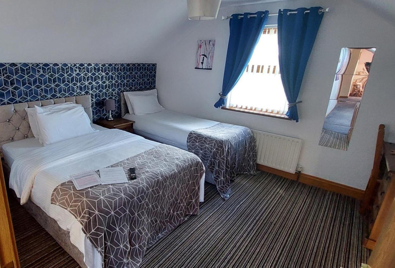 Carnately Lodge Ballycastle Bagian luar foto