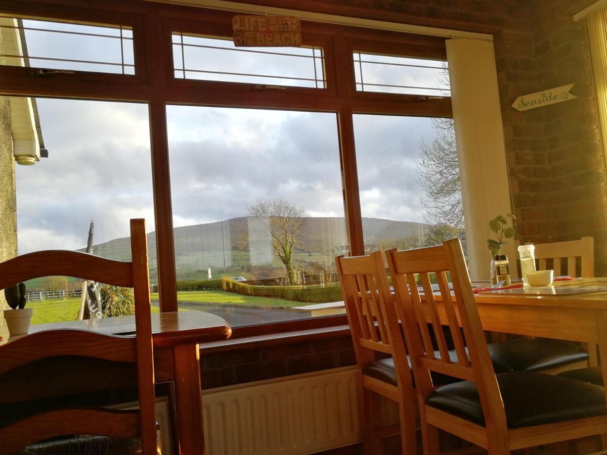 Carnately Lodge Ballycastle Bagian luar foto